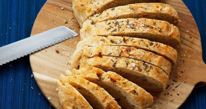 Feestelijk-Italiaans-olijfbrood