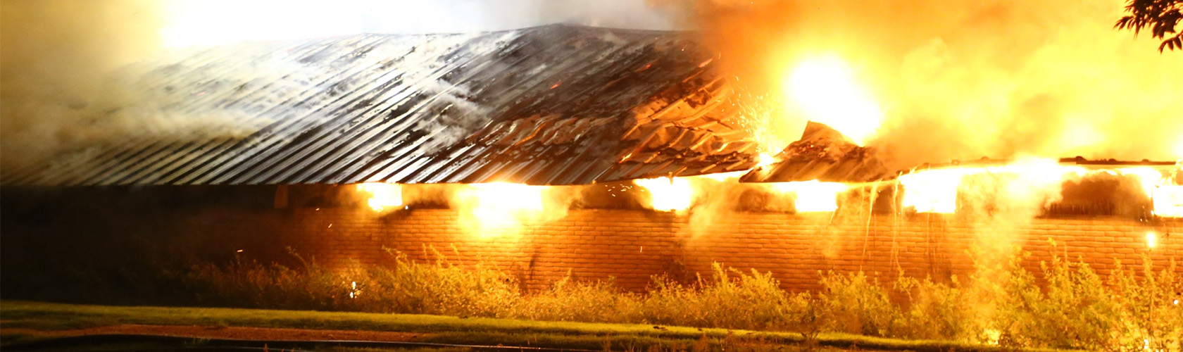 Grote uitslaande brand in kippenschuur, 16.000 kippen omgekomen, Bunschoterweg – N806 in Nijkerk